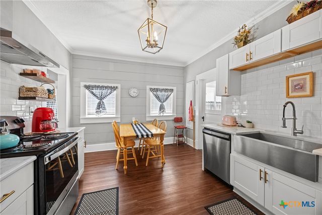 1009 E Leon Street, Gatesville, TX 76528