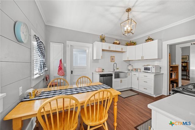 1009 E Leon Street, Gatesville, TX 76528