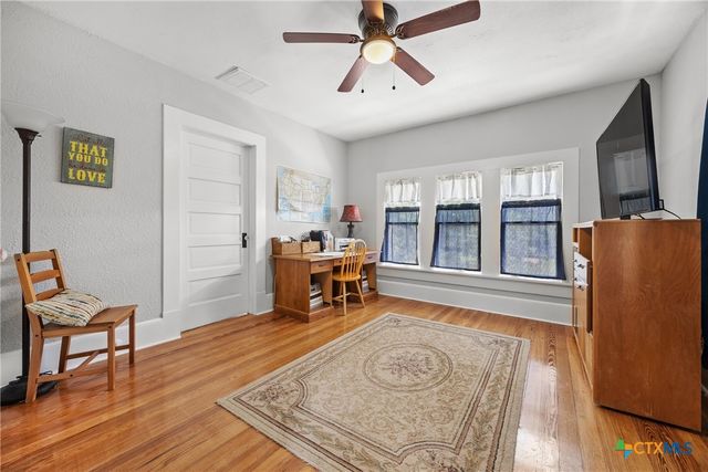 1009 E Leon Street, Gatesville, TX 76528