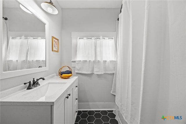 1009 E Leon Street, Gatesville, TX 76528