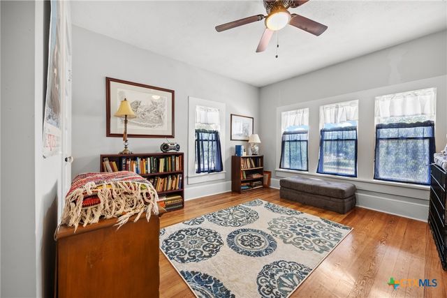 1009 E Leon Street, Gatesville, TX 76528