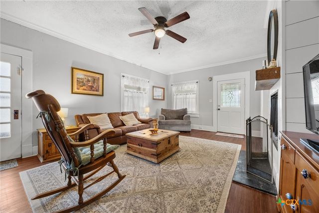 1009 E Leon Street, Gatesville, TX 76528