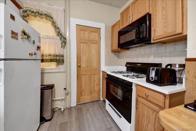 681 E 243rd Street, Bronx, NY 10470