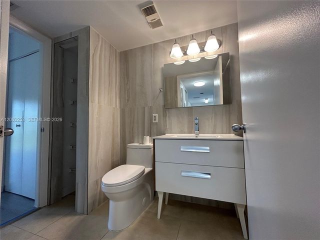 6324 La Costa Drive B, Boca Raton, FL 33433