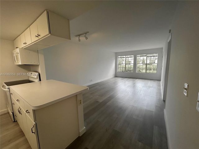 6324 La Costa Drive B, Boca Raton, FL 33433