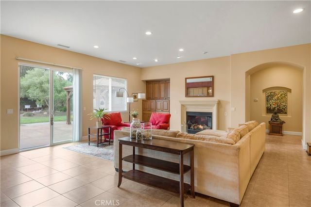 2555 Laurie Way, Arroyo Grande, CA 93420