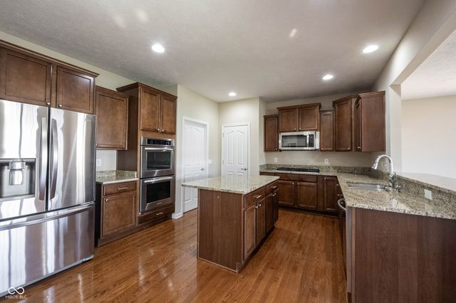 13086 Avon Cross Way, Fishers, IN 46037