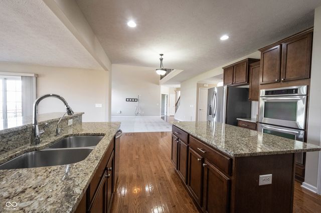 13086 Avon Cross Way, Fishers, IN 46037