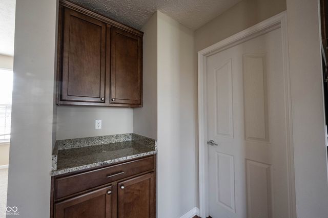 13086 Avon Cross Way, Fishers, IN 46037