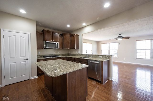 13086 Avon Cross Way, Fishers, IN 46037