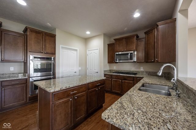 13086 Avon Cross Way, Fishers, IN 46037