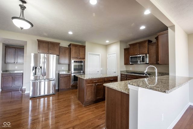 13086 Avon Cross Way, Fishers, IN 46037