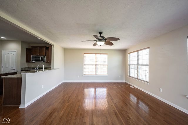 13086 Avon Cross Way, Fishers, IN 46037