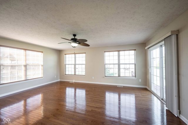 13086 Avon Cross Way, Fishers, IN 46037