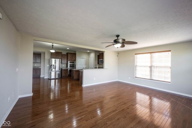 13086 Avon Cross Way, Fishers, IN 46037