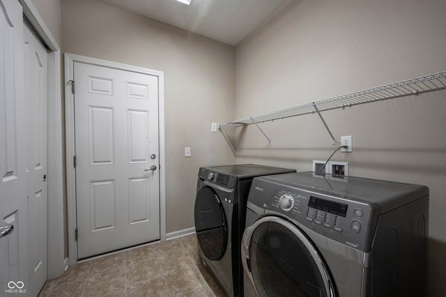 13086 Avon Cross Way, Fishers, IN 46037