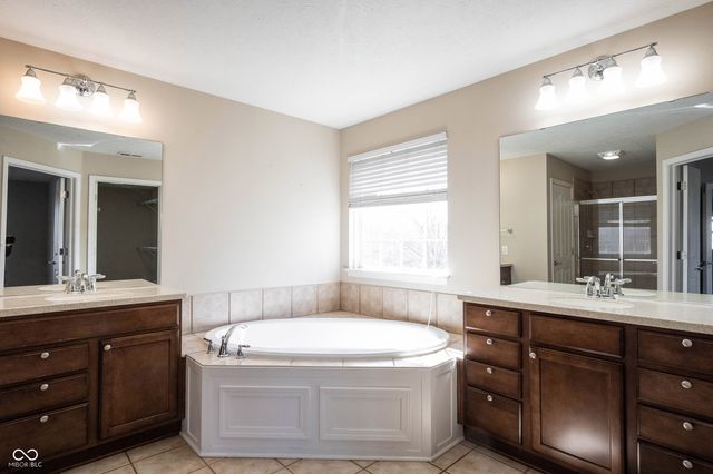 13086 Avon Cross Way, Fishers, IN 46037