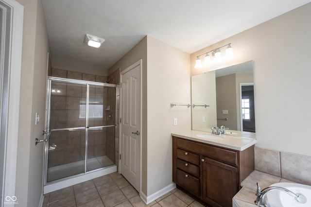 13086 Avon Cross Way, Fishers, IN 46037