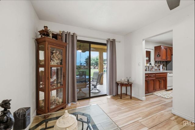 253 E McKee Road, Bakersfield, CA 93307