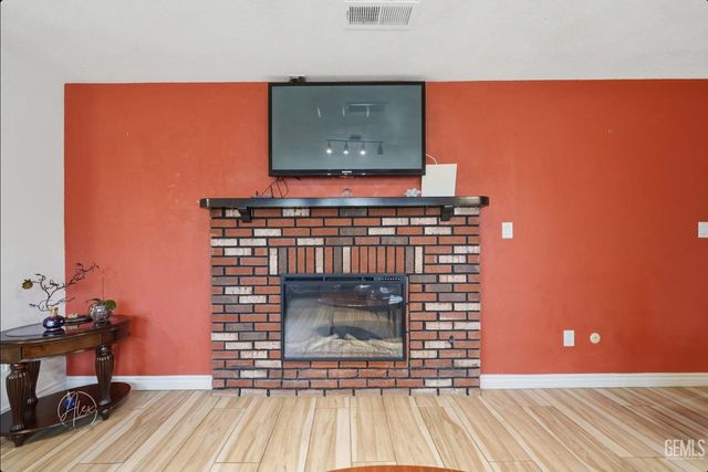 253 E McKee Road, Bakersfield, CA 93307