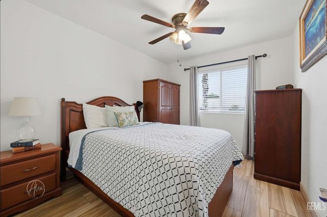 253 E McKee Road, Bakersfield, CA 93307