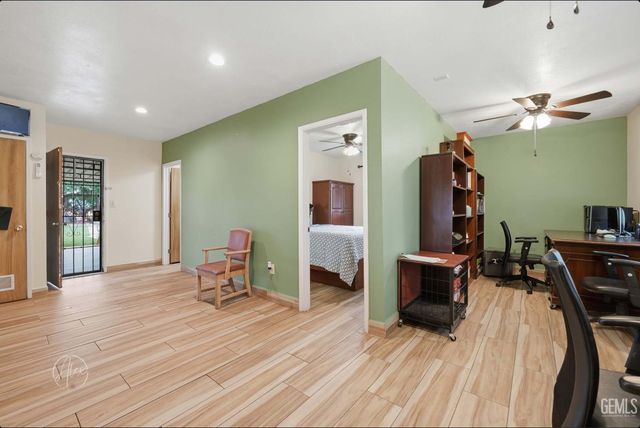 253 E McKee Road, Bakersfield, CA 93307