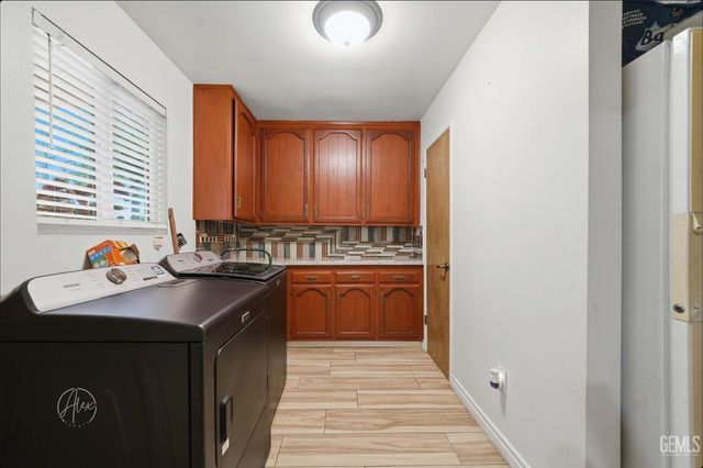 253 E McKee Road, Bakersfield, CA 93307