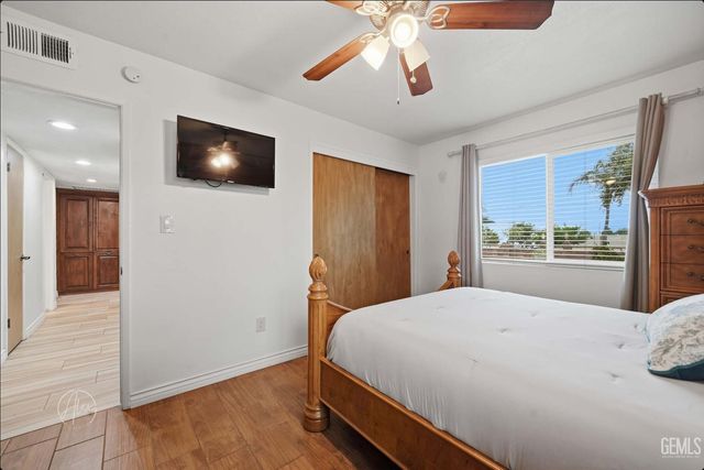 253 E McKee Road, Bakersfield, CA 93307