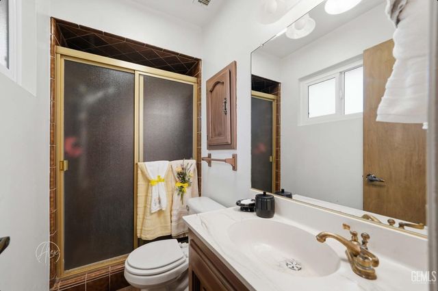 253 E McKee Road, Bakersfield, CA 93307