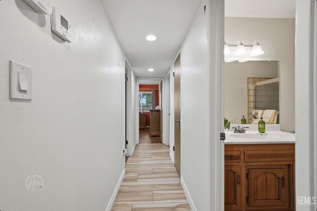 253 E McKee Road, Bakersfield, CA 93307