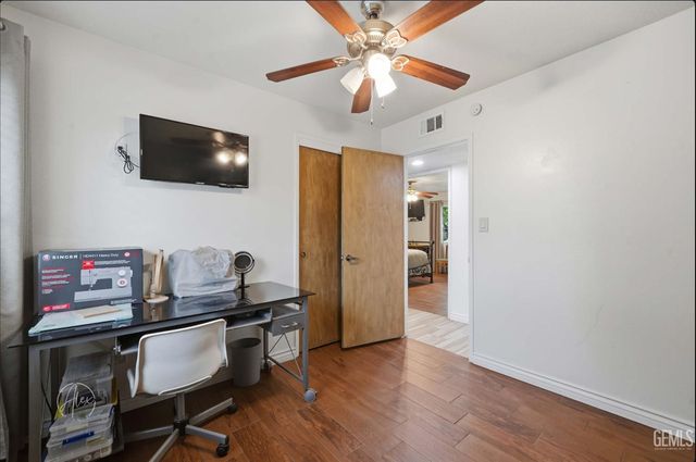 253 E McKee Road, Bakersfield, CA 93307