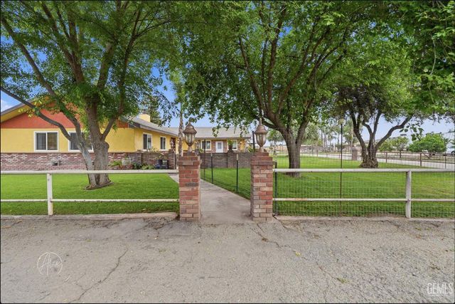 253 E McKee Road, Bakersfield, CA 93307