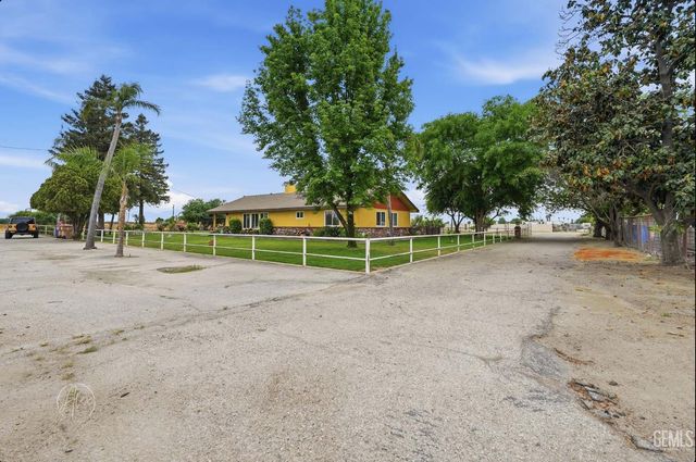 253 E McKee Road, Bakersfield, CA 93307