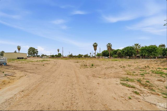 253 E McKee Road, Bakersfield, CA 93307