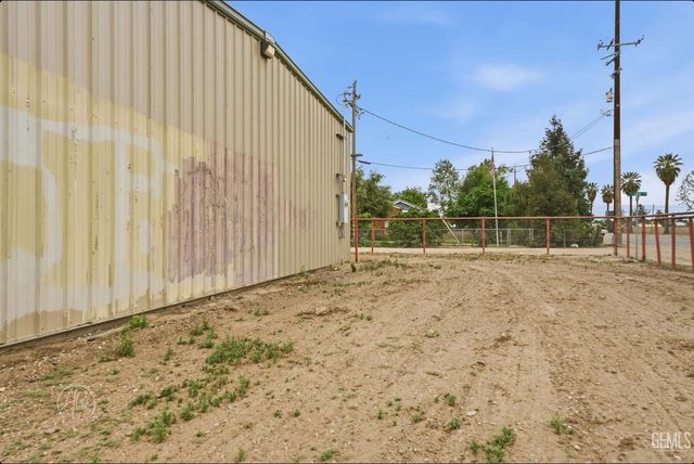 253 E McKee Road, Bakersfield, CA 93307