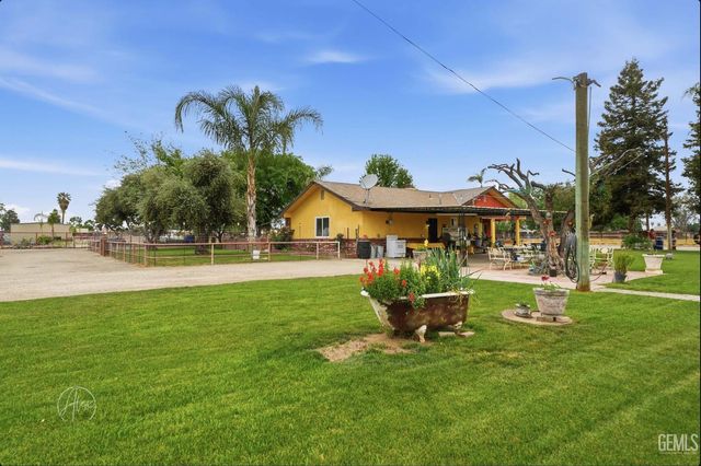 253 E McKee Road, Bakersfield, CA 93307