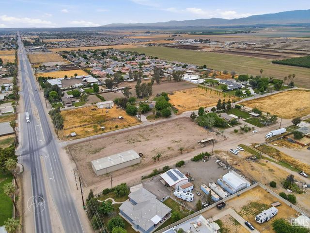 253 E McKee Road, Bakersfield, CA 93307