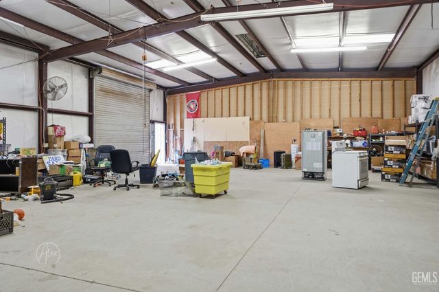 253 E McKee Road, Bakersfield, CA 93307