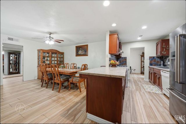 253 E McKee Road, Bakersfield, CA 93307