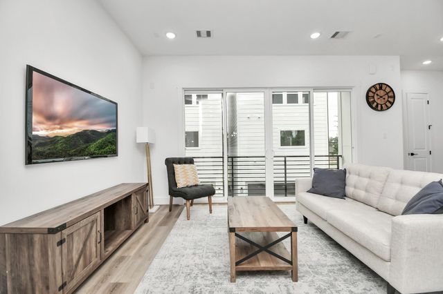 4804 Elysian Street D, Houston, TX 77009