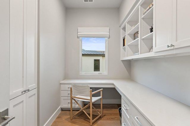 6404 Madrone Tree LN, Austin, TX 78738