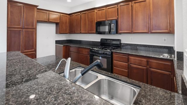 1219 Q St, Sacramento, CA 95811