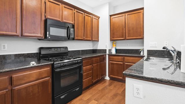 1219 Q St, Sacramento, CA 95811