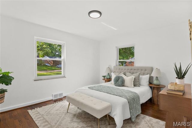 63 Turf Court, Webster Groves, MO 63119