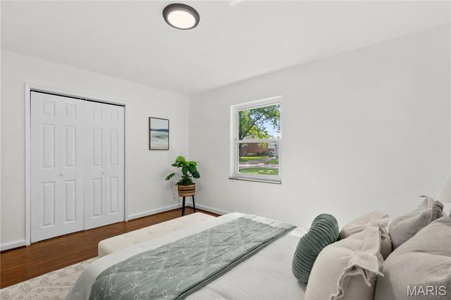 63 Turf Court, Webster Groves, MO 63119