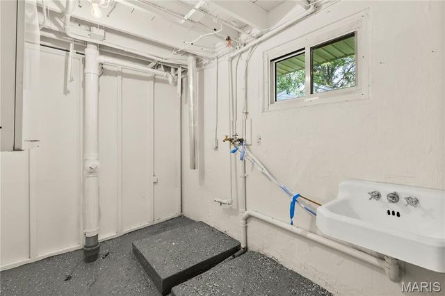 63 Turf Court, Webster Groves, MO 63119