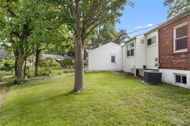 63 Turf Court, Webster Groves, MO 63119