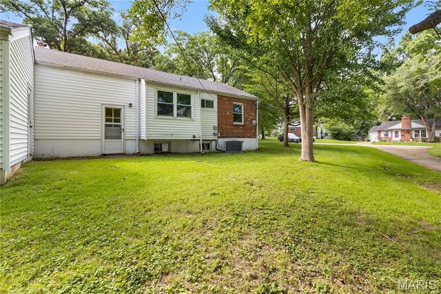63 Turf Court, Webster Groves, MO 63119
