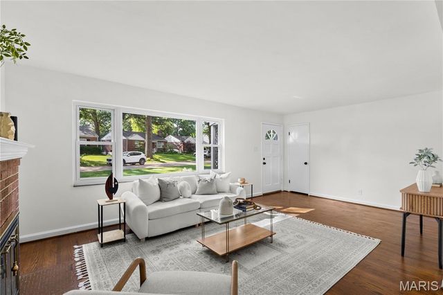 63 Turf Court, Webster Groves, MO 63119