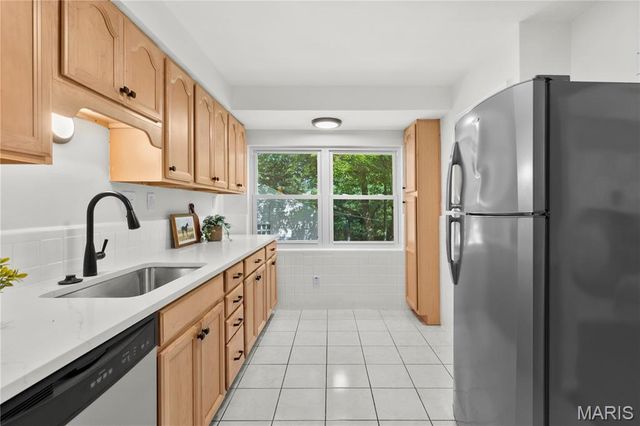 63 Turf Court, Webster Groves, MO 63119